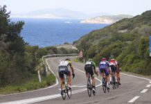 Volete correre la 6+6 Ajò? Occhio, i posti cominciano a scarseggiare… Uno scorcio di mare durante una tappa del Giro Sardegna