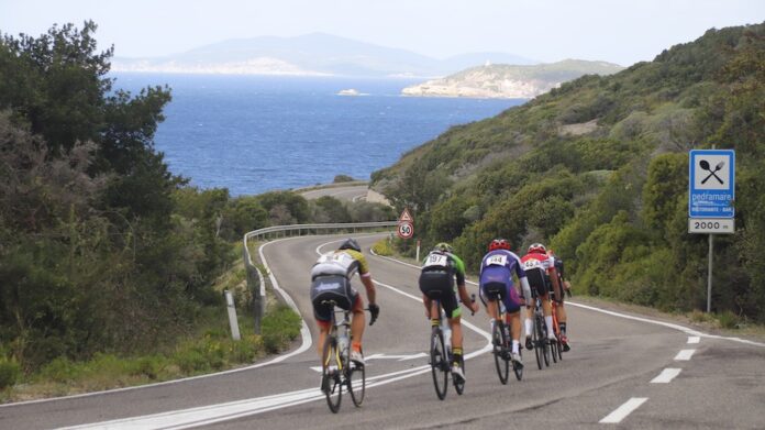 Uno scorcio di mare durante una tappa del Giro Sardegna Uno scorcio di mare durante una tappa del Giro Sardegna