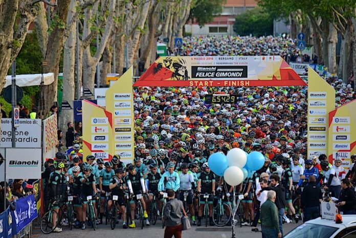 La partenza della Gran Fondo Felice Gimondi La partenza della Gran Fondo Felice Gimondi