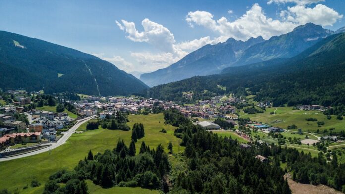 Una veduta panoramica di Andalo - Credit Visit Trentino
