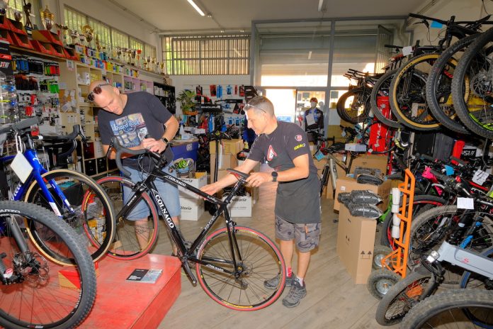 Negozio bici - Bici alluminio - acquisto - scelta - acquirente - Negoziante