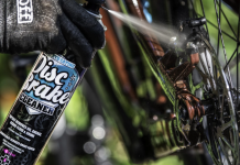 Muc-Off, tre prodotti per la manutenzione del telaio e dei componenti: Disc Brake Cleaner, MO-94, Quick Drying Degreaser Chain & Cassette Muc-Off