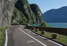 Piste ciclabili, una giungla tra pedoni e auto: la sicurezza in bici passa da strutture adeguate