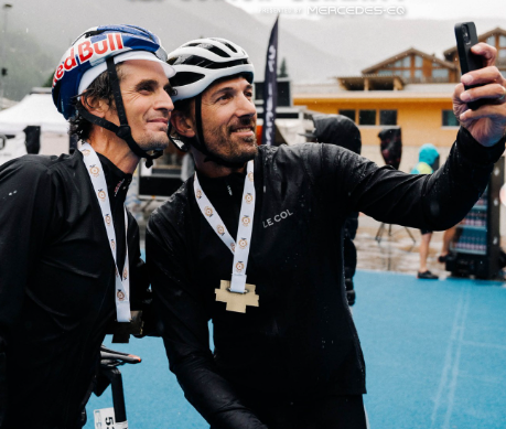 CT-ONLINE-2022-Chasing-Cancellara-selfie-di-Fabian
