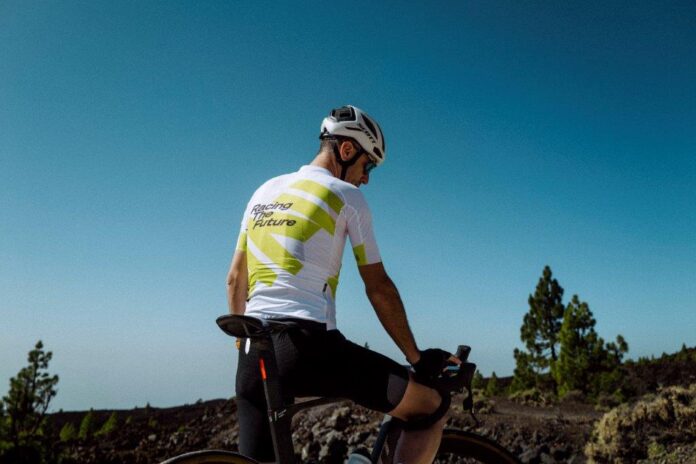 Q36.5 Pro Cycling Team R2 Racing The Future Jersey_charity jersey_in action