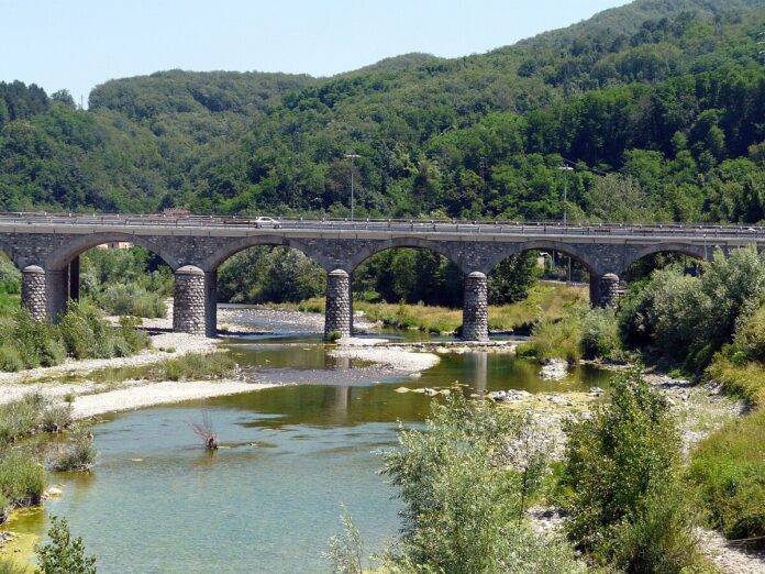 Busalla_-_viadotto_Scrivia_autostrada_A7_-_01