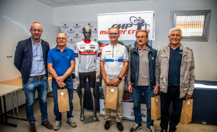 I cinque organizzatori delle tappe del Selle SMP Master Cross 2024 - credit Alessandro Billiani Selle SMP