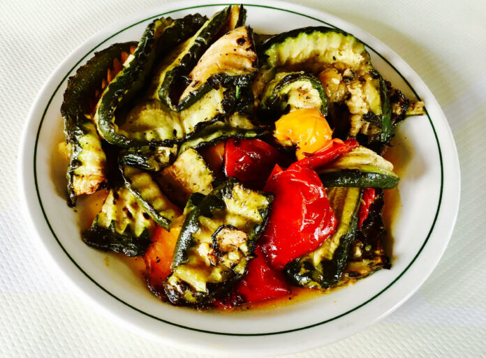 Alimentazione - Verdure Grigliate - Zucchine e Peperoni Alimentazione