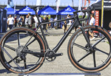Superfast, il gravel senza compromessi di Bike Ahead Composites, distribuito da Axevo Superfast