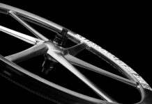 Biturbo Gravel Aero: struttura a sei razze e tecnologia hookless. Sono distribuite da Axevo Biturbo Gravel Aero