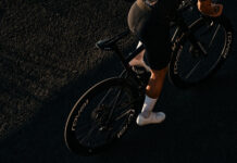 Fizik presenta tre selle della nuova gamma R1 Light, più leggera del 17% Fizik