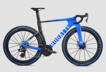 Bugatti Factor ONE: una superbike disponibile in soli 250 esemplari Bugatti Factor ONE