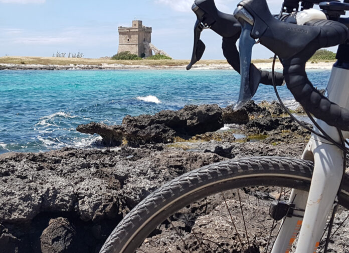 01-giro-del-salento-2027-bici-mare