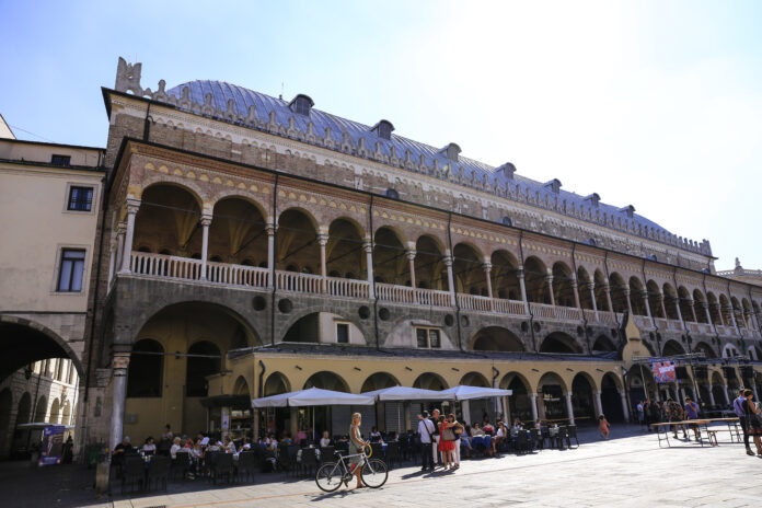 Paradiso Padova, piazza delle erbe e palazzo della ragione
